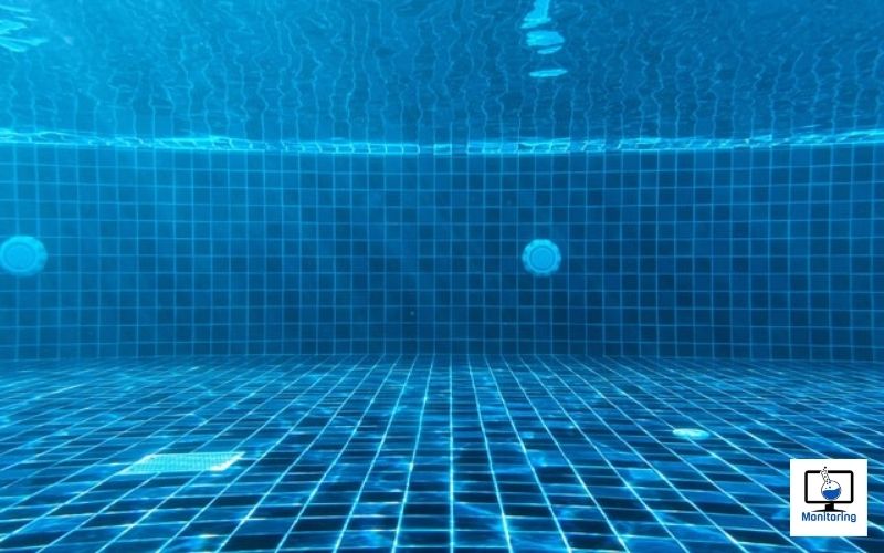 Co zvyšuje pH v bazénu?